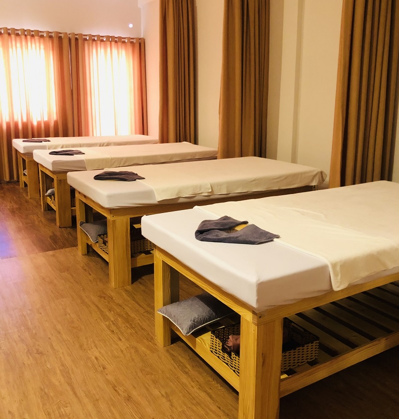 Massage cổ vai gáy TpHCM tại Phong Hằng Spa sẽ giúp khách hàng thư giãn và nhanh chóng hết các triệu chứng đau mỏi.