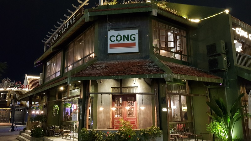 Cộng Cà Phê - Thương hiệu quán cafe nổi tiếng, trở thành một trong các quán cà phê đẹp ở Bãi Cháy đông khách nhất.