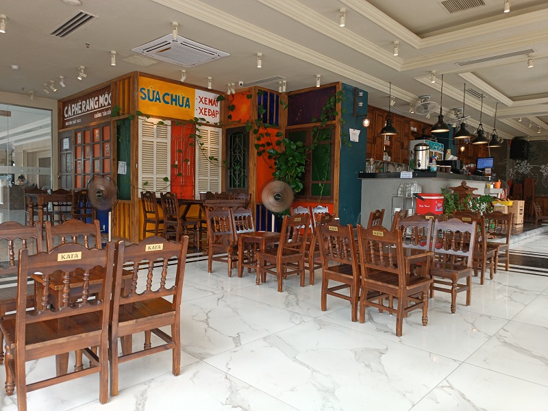 KAFA Café là quán cà phê đẹp ở Bãi Cháy nằm sát biển.