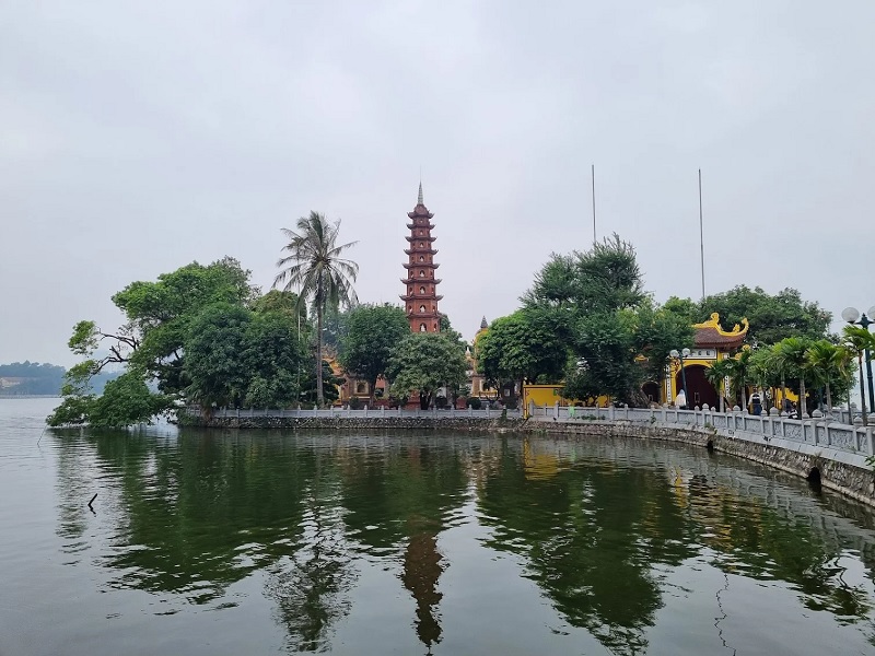 Chùa Trấn Quốc.