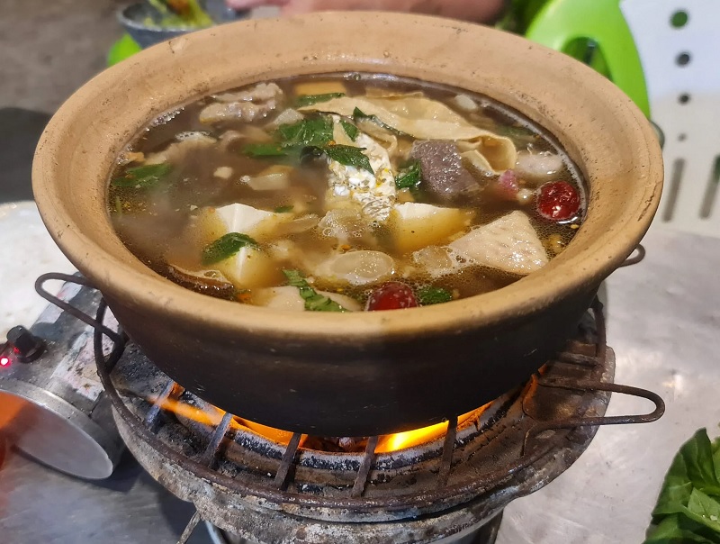 Lẩu bò Tân Phú Lò Đất.