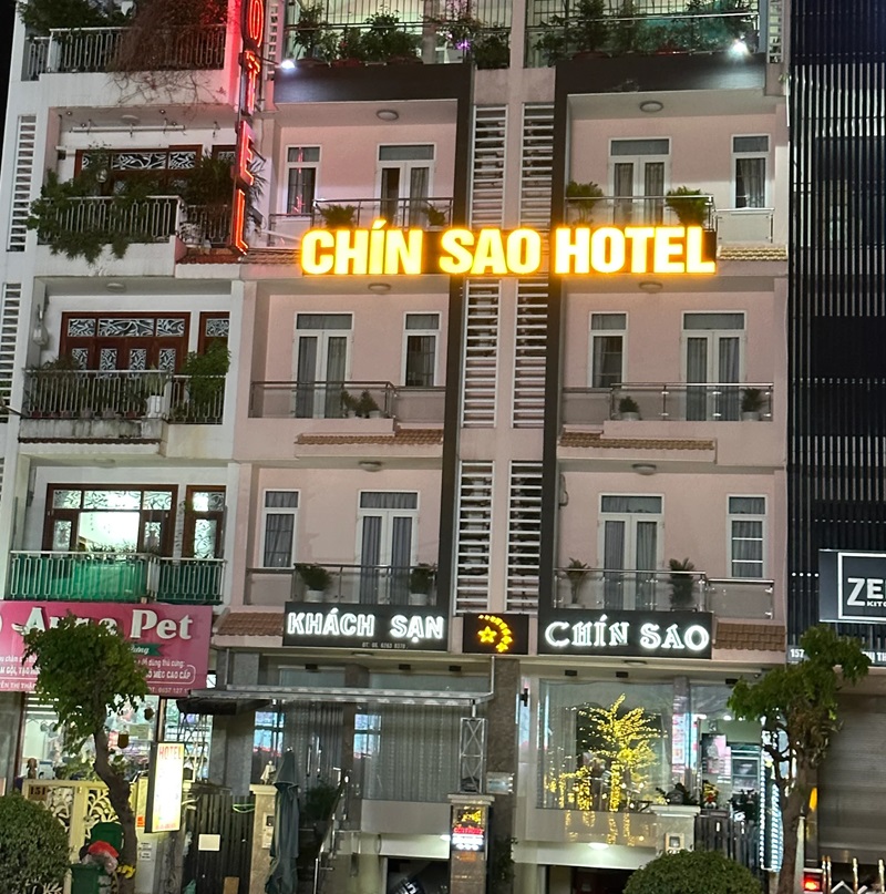 Khách sạn Chín Sao.