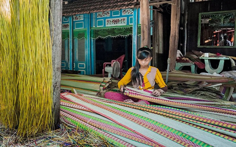 Làng chiếu Định Yên.