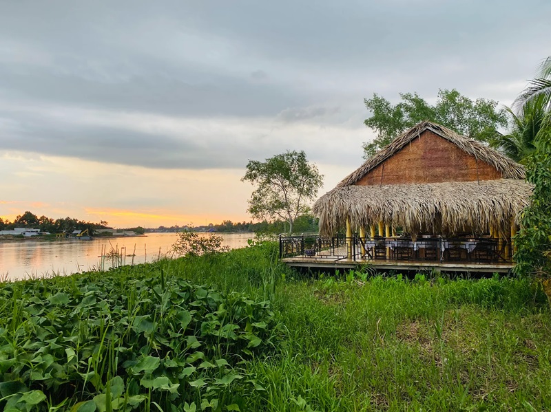 Mango Home Riverside Resort ở đâu?